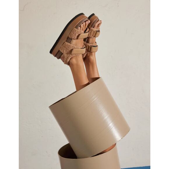 ROAM Velcro Fuzzy Stack Platform Beige Faux Shearling - SZ 11 - Picture 6 of 11